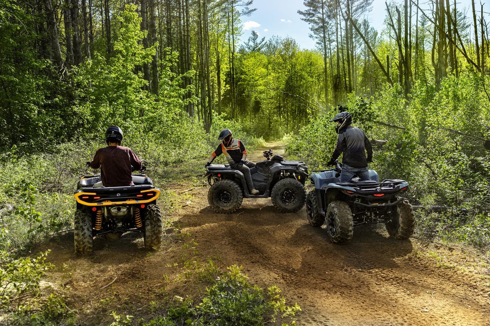Groupe de VTT au départ d'une sortie en Haute-Mauricie